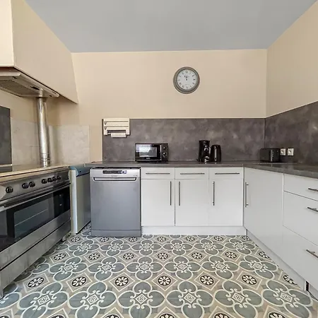 Maison Au Calme à 5min Du Futuroscope Casa de Férias