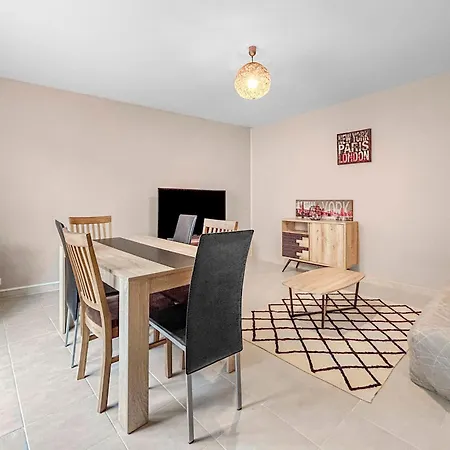 Maison Au Calme à 5min Du Futuroscope Casa de Férias *